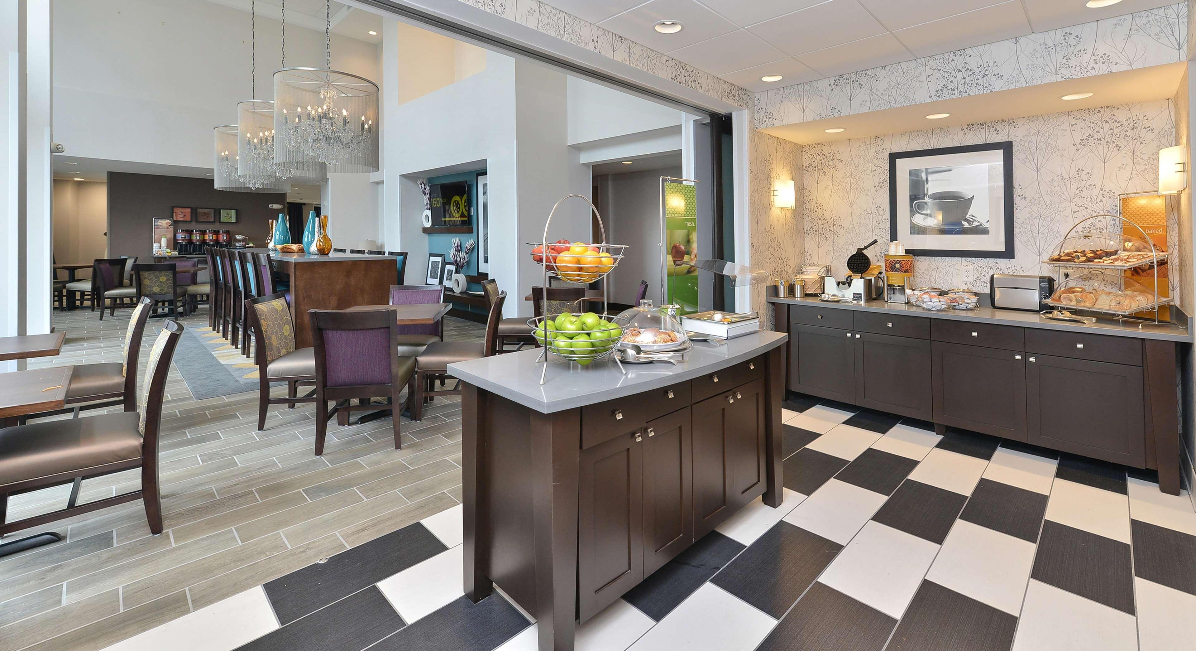 Hampton Inn & Suites Des Moines Downtown מראה חיצוני תמונה