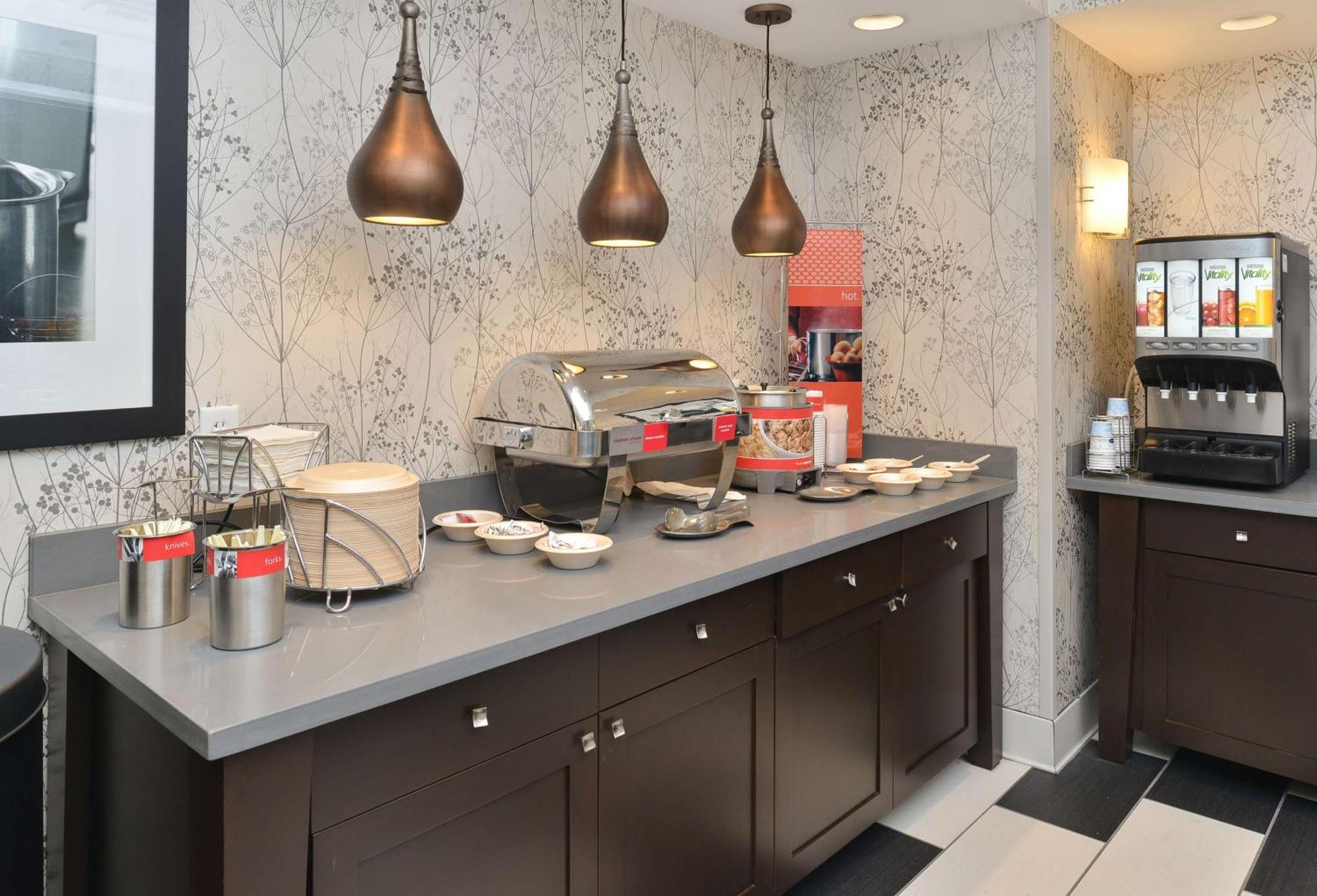 Hampton Inn & Suites Des Moines Downtown מראה חיצוני תמונה