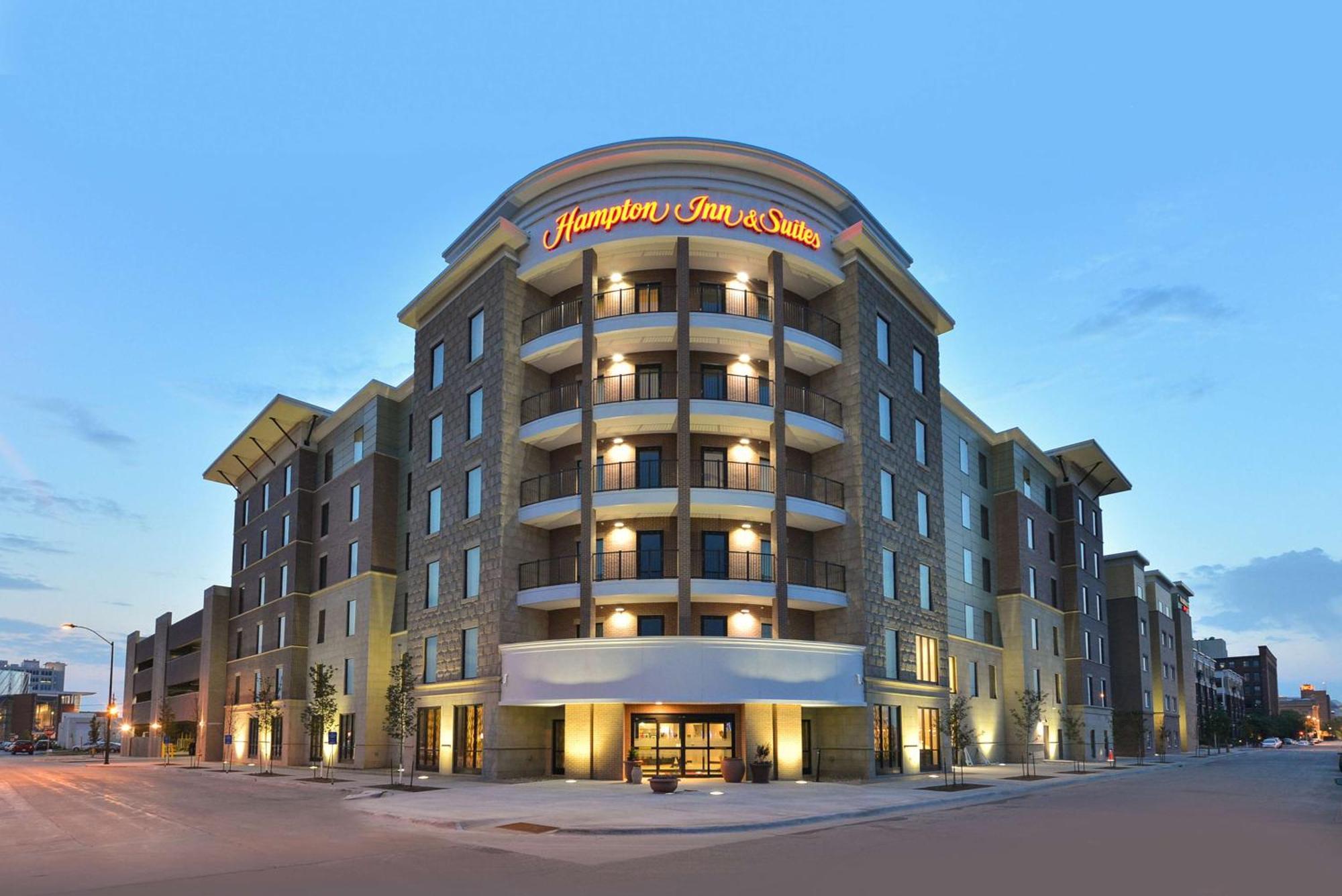 Hampton Inn & Suites Des Moines Downtown מראה חיצוני תמונה