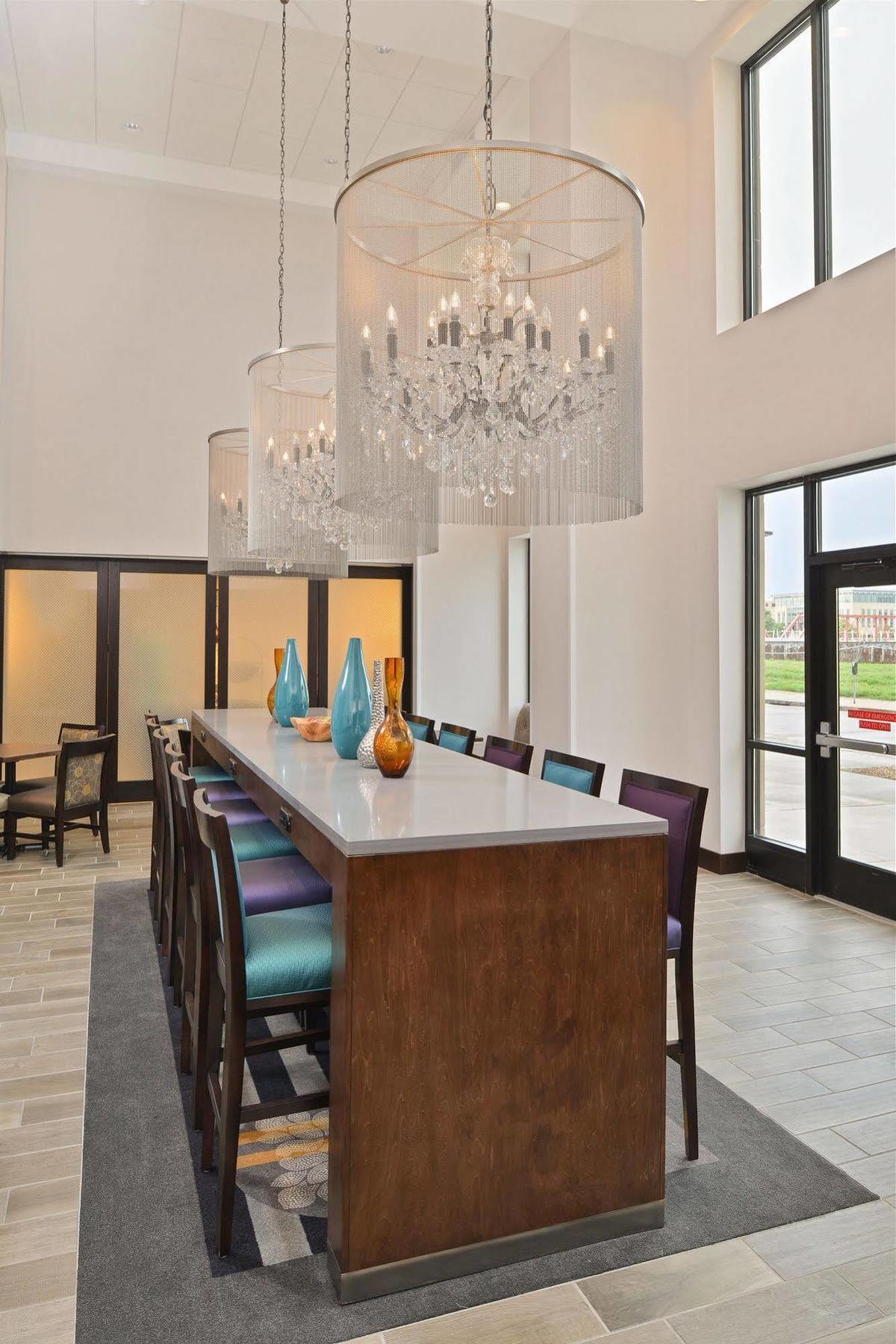 Hampton Inn & Suites Des Moines Downtown מראה חיצוני תמונה